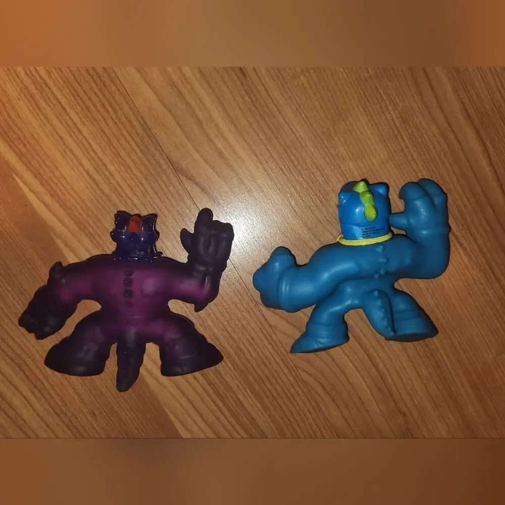 Goo Jit Zu Heroes Includes only 1